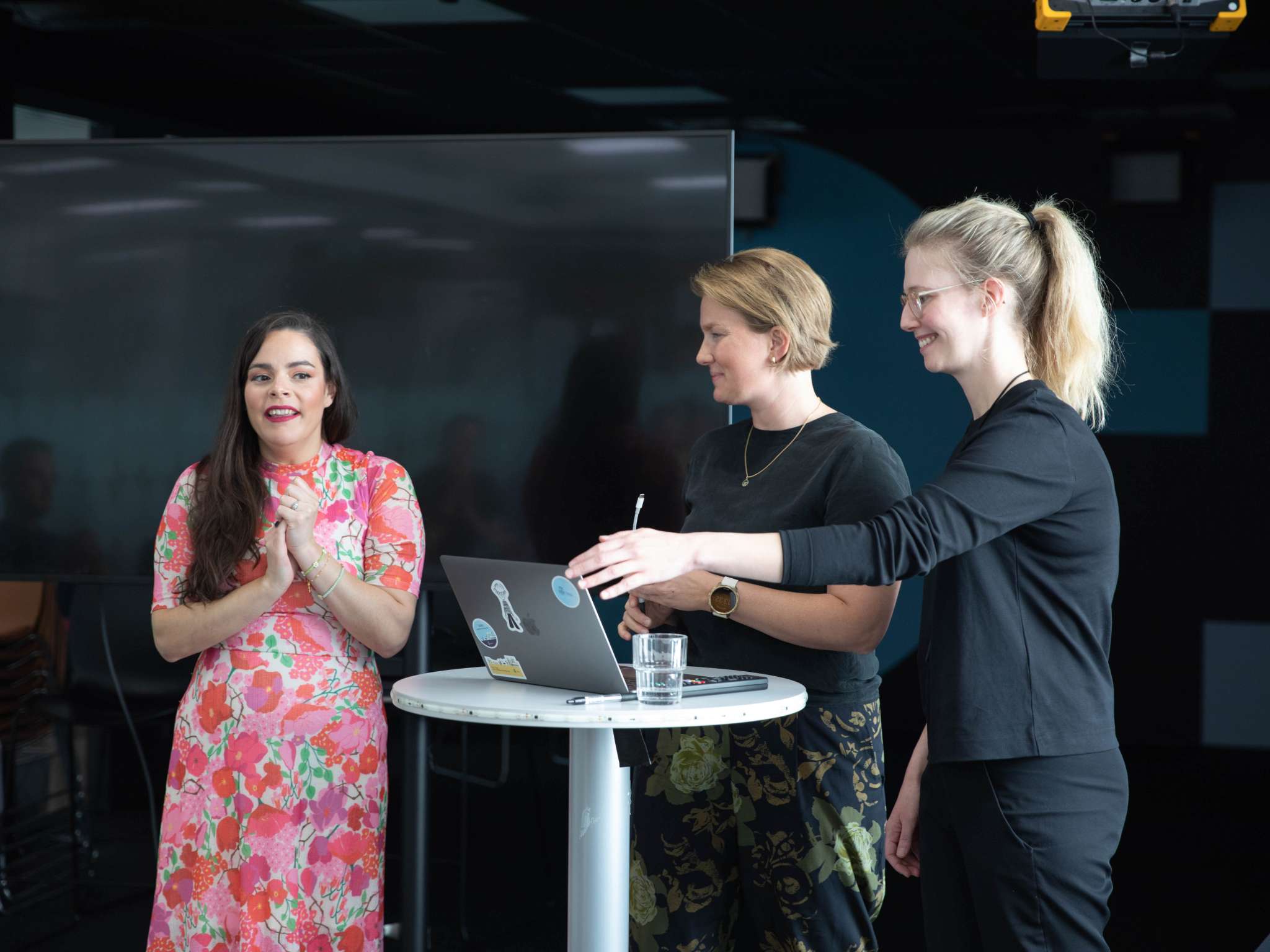 Ximena presenterer på kickoff